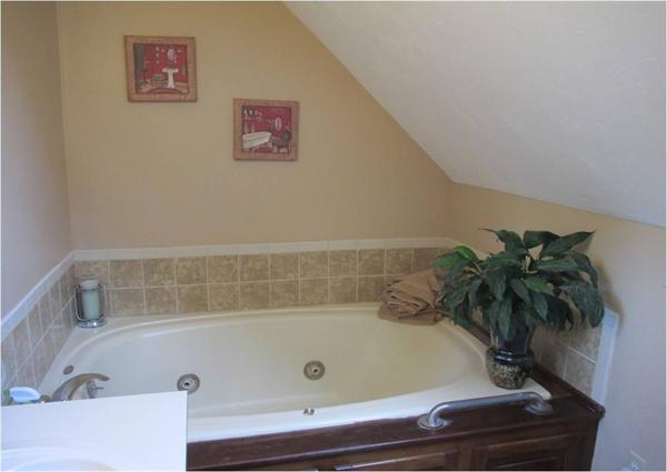 90 Hood Road Tewksbury, MA 01876 - Photo 12 of 17 Gallery Image 12