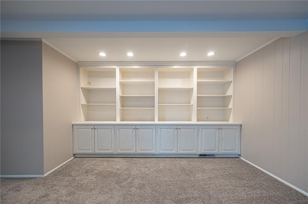 109 White Gate Road Pittsburgh, PA 15238 - Photo 5 of 49 Gallery Image 5