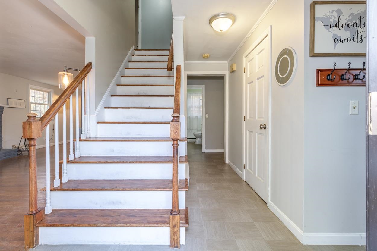 9 Northfield Road Amherst, NH 03031 - Photo 4 of 50