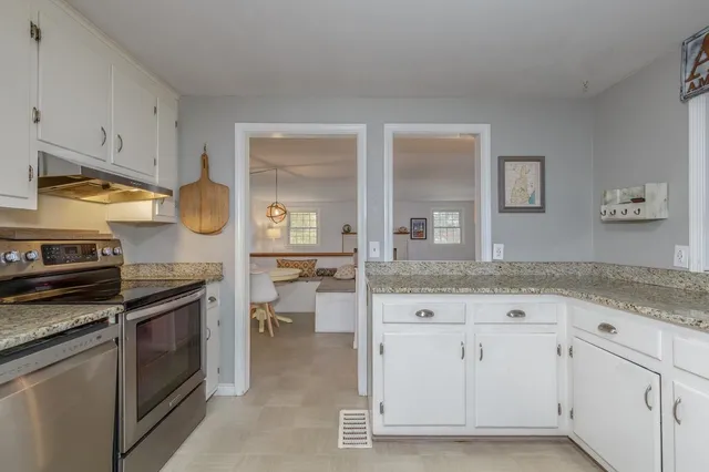 $575,000 | 9 Northfield Road, Amherst, NH 03031