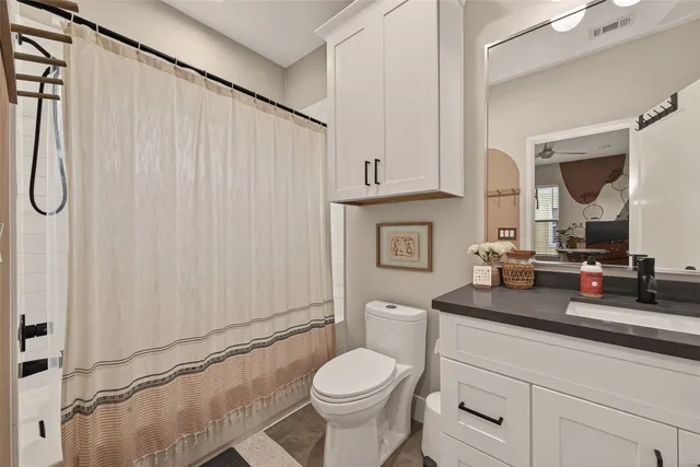 $3,900 | 1113 West 15th 1/2 Street, Unit A, Houston, TX 77008