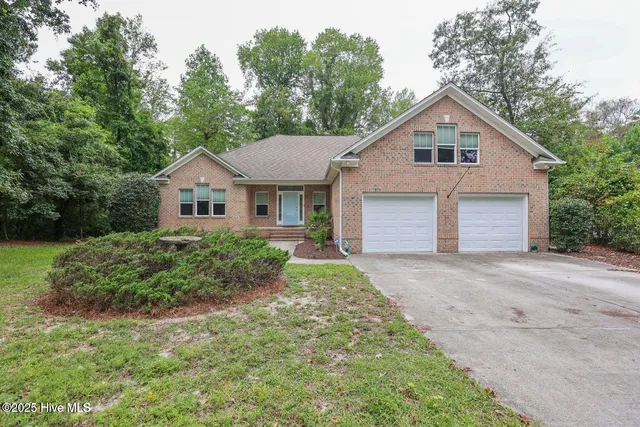 $2,100 | 107 Ridge Road, Hampstead, NC 28443