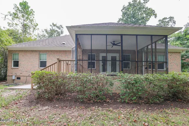 $2,100 | 107 Ridge Road, Hampstead, NC 28443