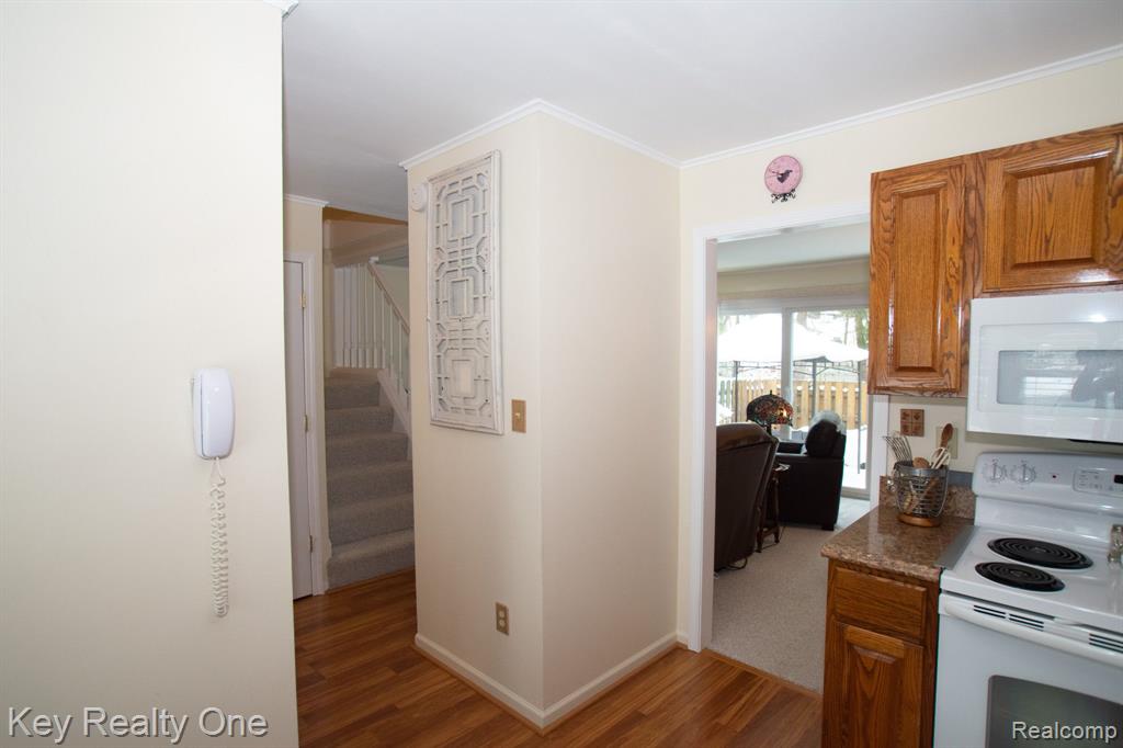 1106 Moreland Court Rochester, MI 48307 - Photo 6 of 21
