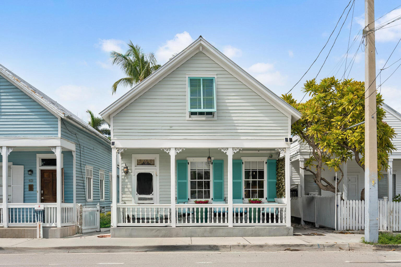 923 Eaton Street Key West, FL 33040 - Photo 3 of 42 front view of a house