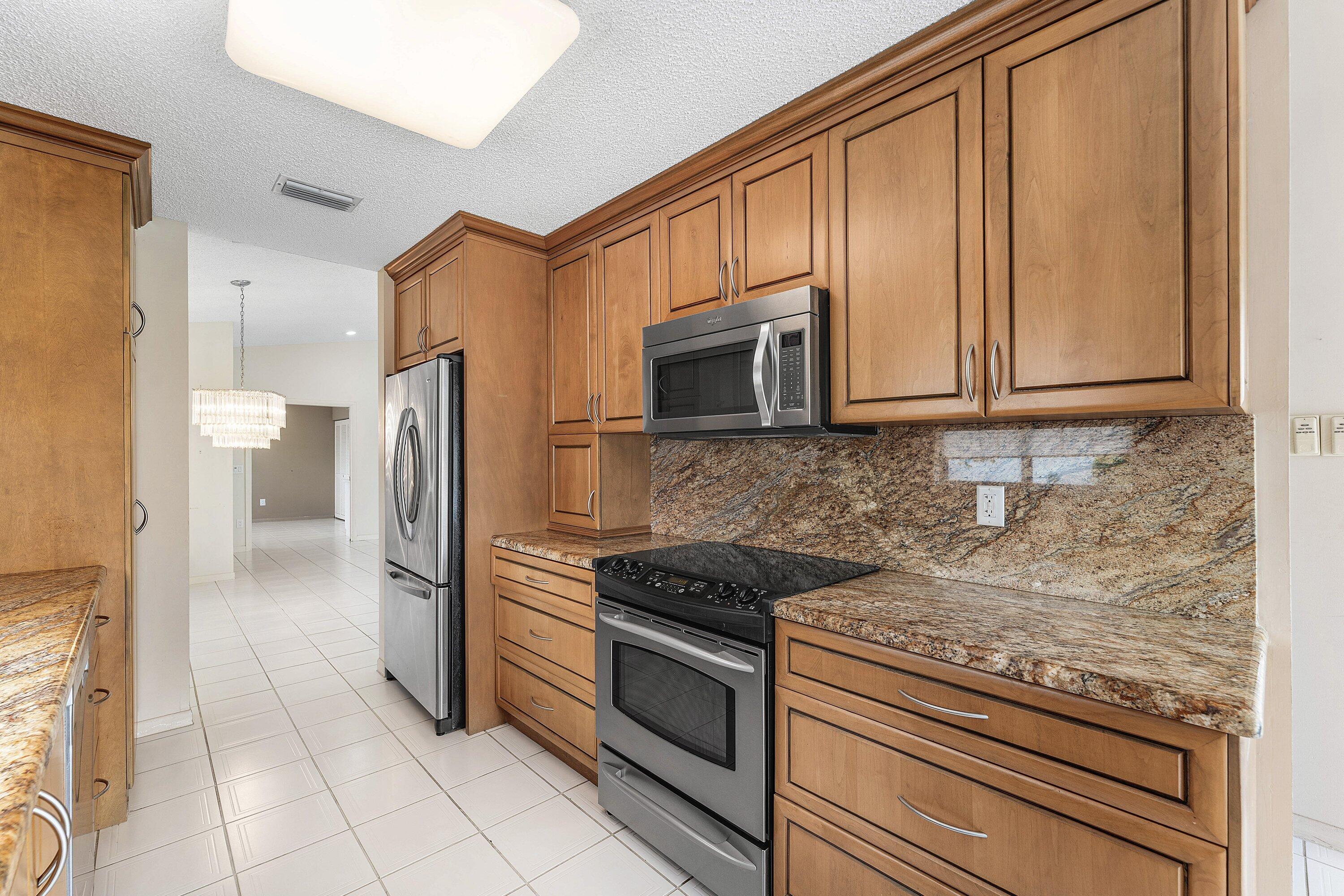 10991 Highland Circle Boca Raton, FL 33428 - Photo 13 of 40 011-10991HighlandCircle-BocaRaton-FL-334