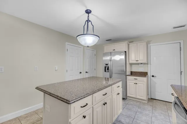 $475,000 | 943 Mt Vernon Road, Southington, CT 06489