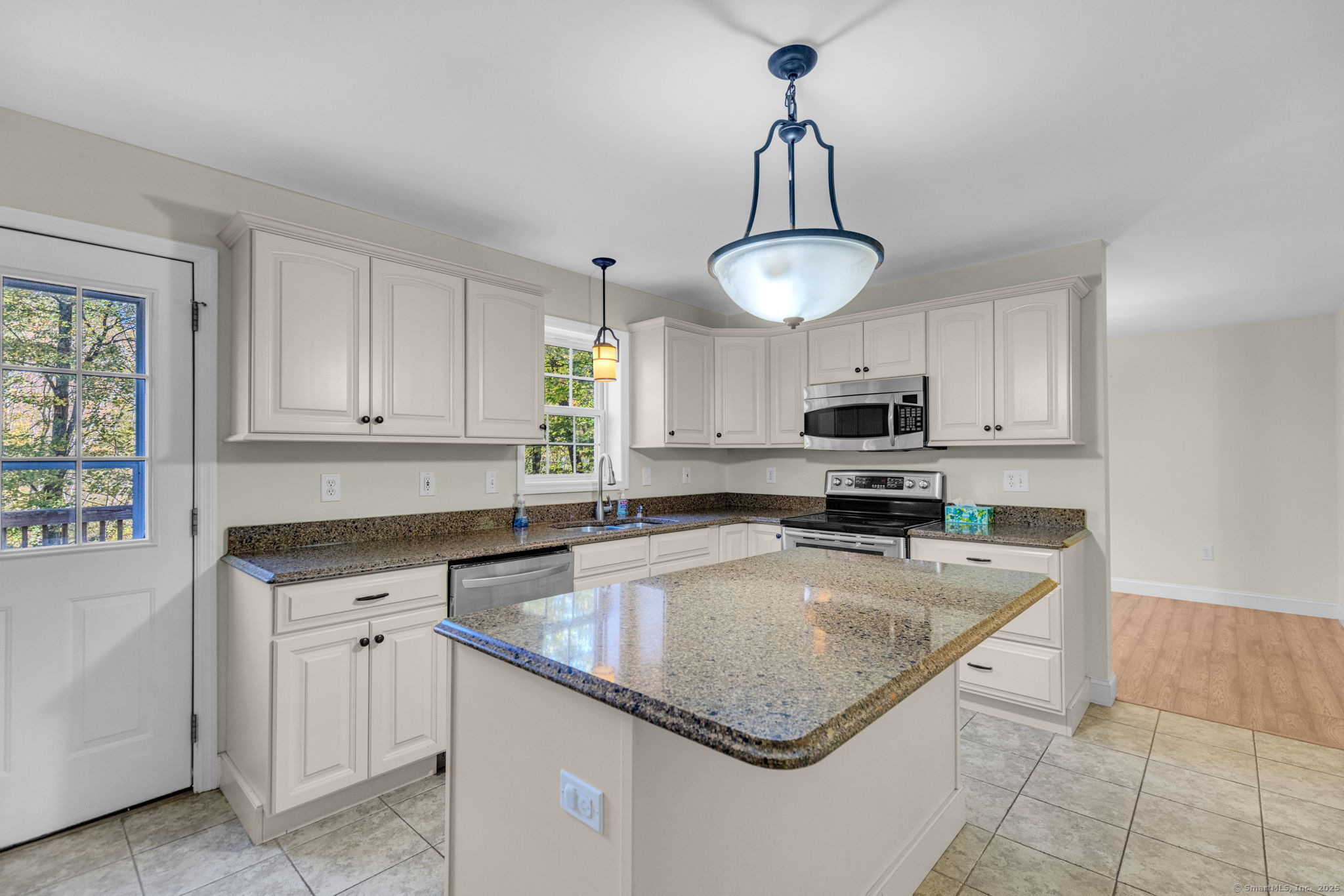 943 Mt Vernon Road Southington, CT 06489 - Photo 25 of 39