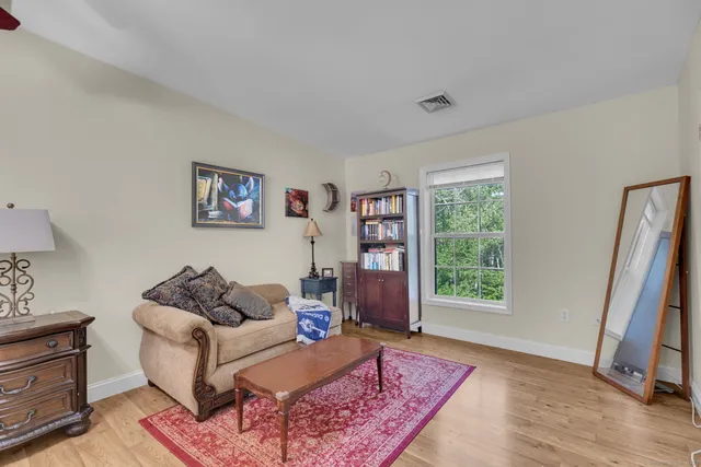 $475,000 | 943 Mt Vernon Road, Southington, CT 06489