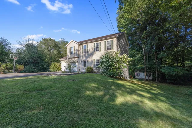 $475,000 | 943 Mt Vernon Road, Southington, CT 06489