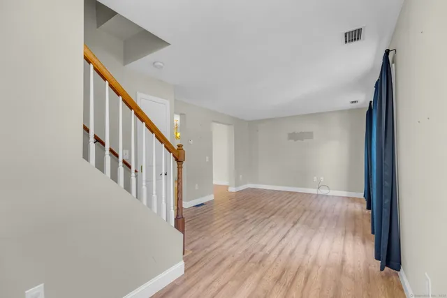 $475,000 | 943 Mt Vernon Road, Southington, CT 06489