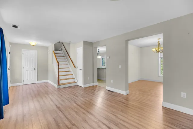 $475,000 | 943 Mt Vernon Road, Southington, CT 06489