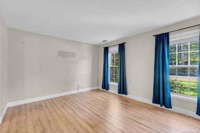 $475,000 | 943 Mt Vernon Road, Southington, CT 06489