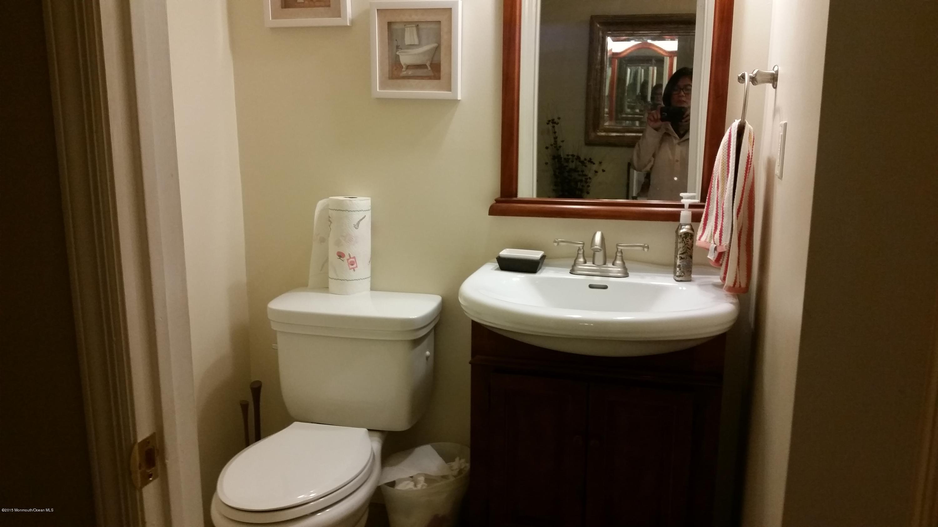 17 Farragut Square Freehold, NJ 07728 - Photo 7 of 11 20150410_221255