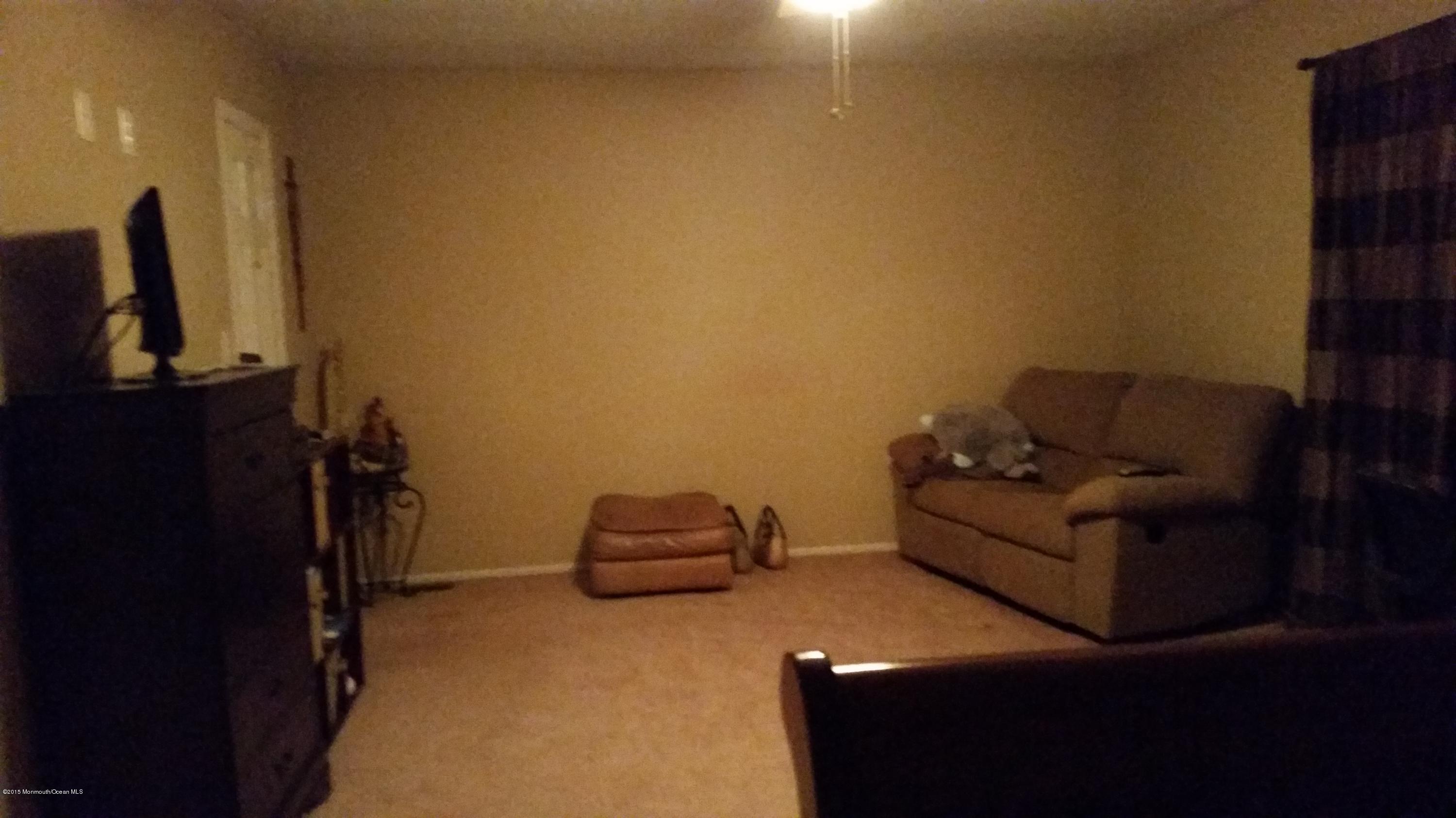 17 Farragut Square Freehold, NJ 07728 - Photo 8 of 11 20150410_221411