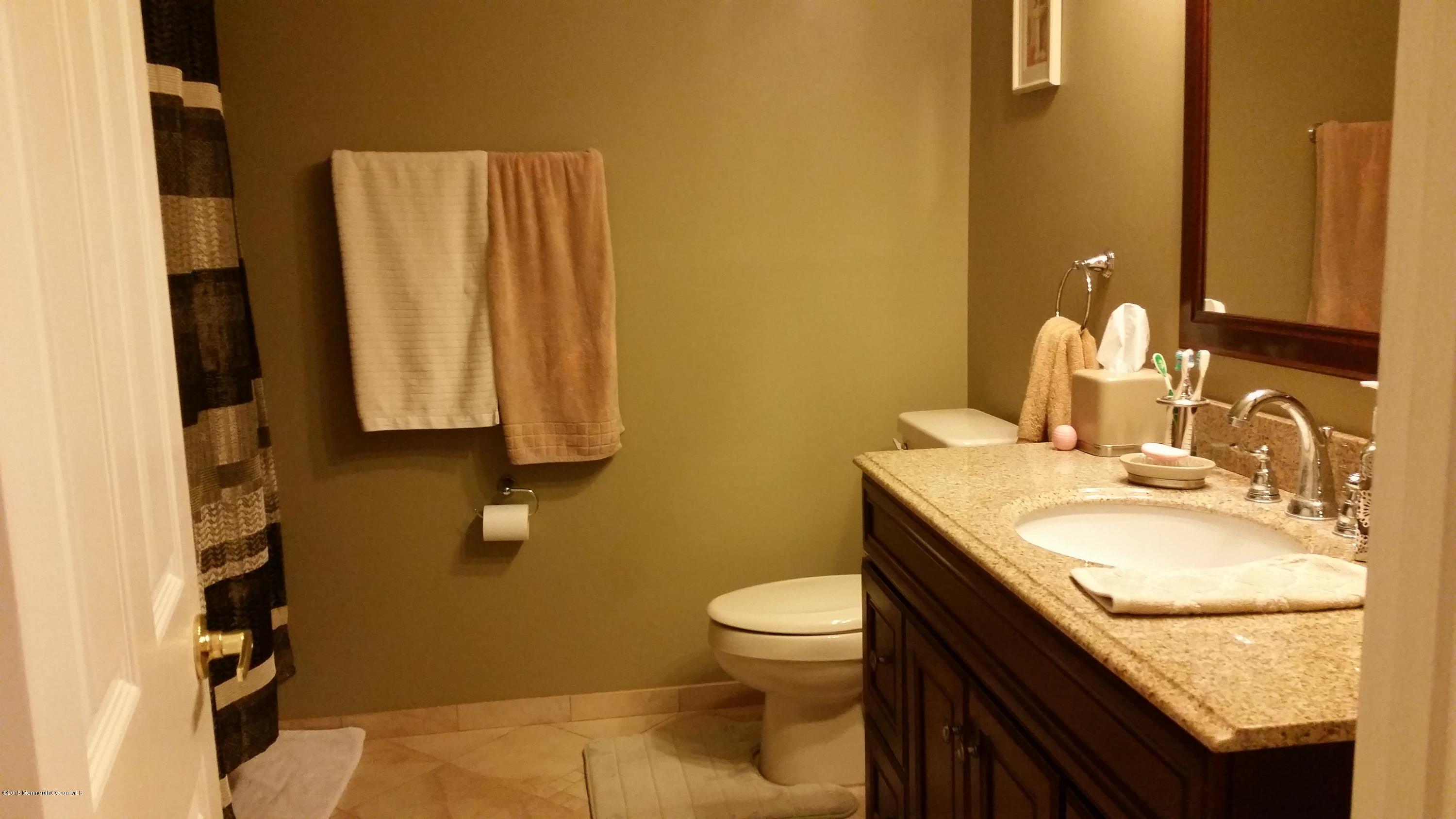 17 Farragut Square Freehold, NJ 07728 - Photo 10 of 11 20150410_221501