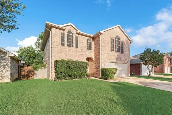 $380,000 | 5715 Creekhollow Drive, Arlington, TX 76018