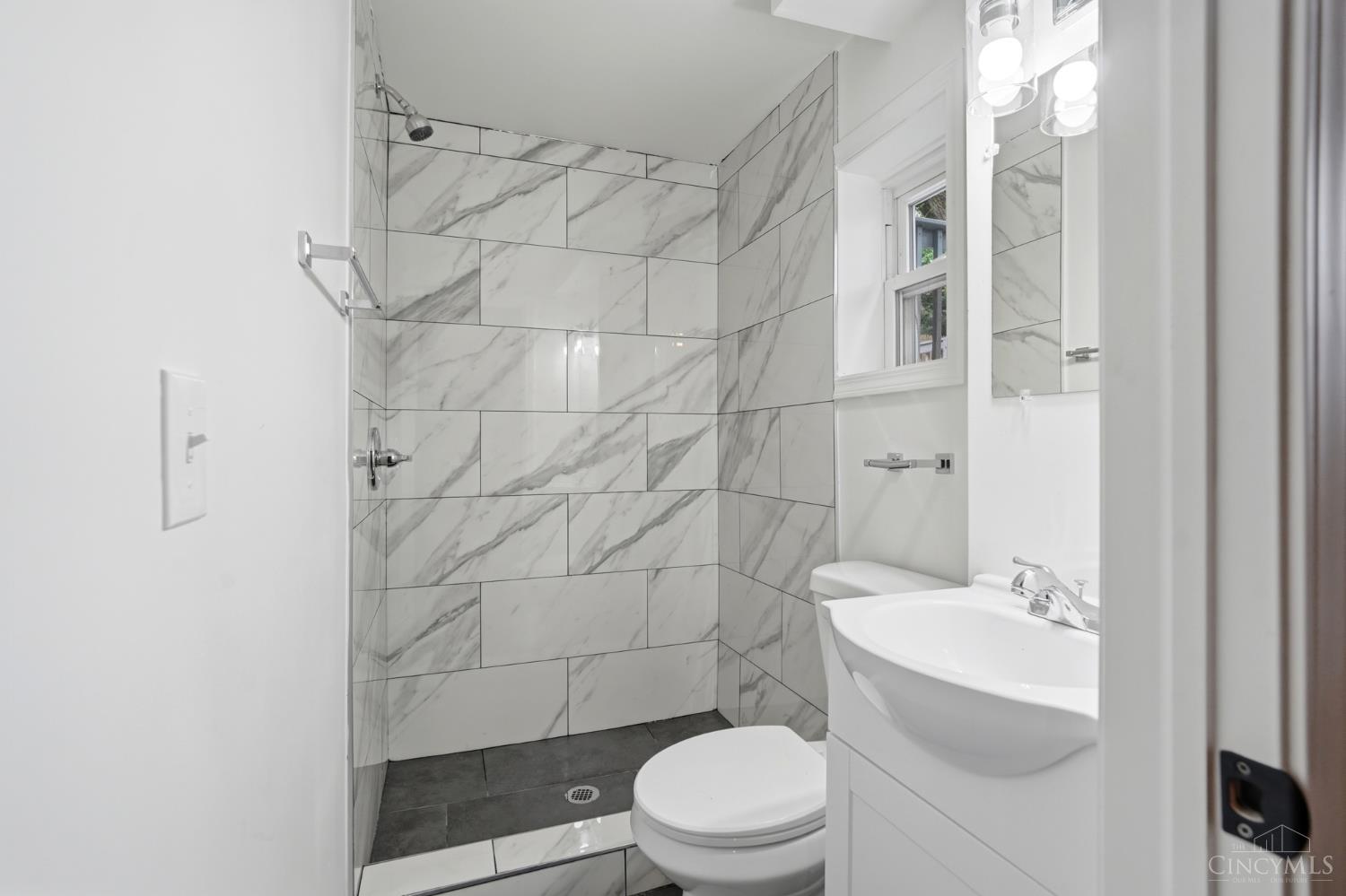 10686 Chelmsford Road Cincinnati, OH 45240 - Photo 30 of 43