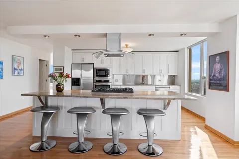 $674,500 | 5201 South Cornell Avenue, Unit 22AB, Chicago, IL 60615