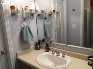 3190 Midway Road Hood River, OR 97031 - Photo 8 of 12 Gallery Image 8