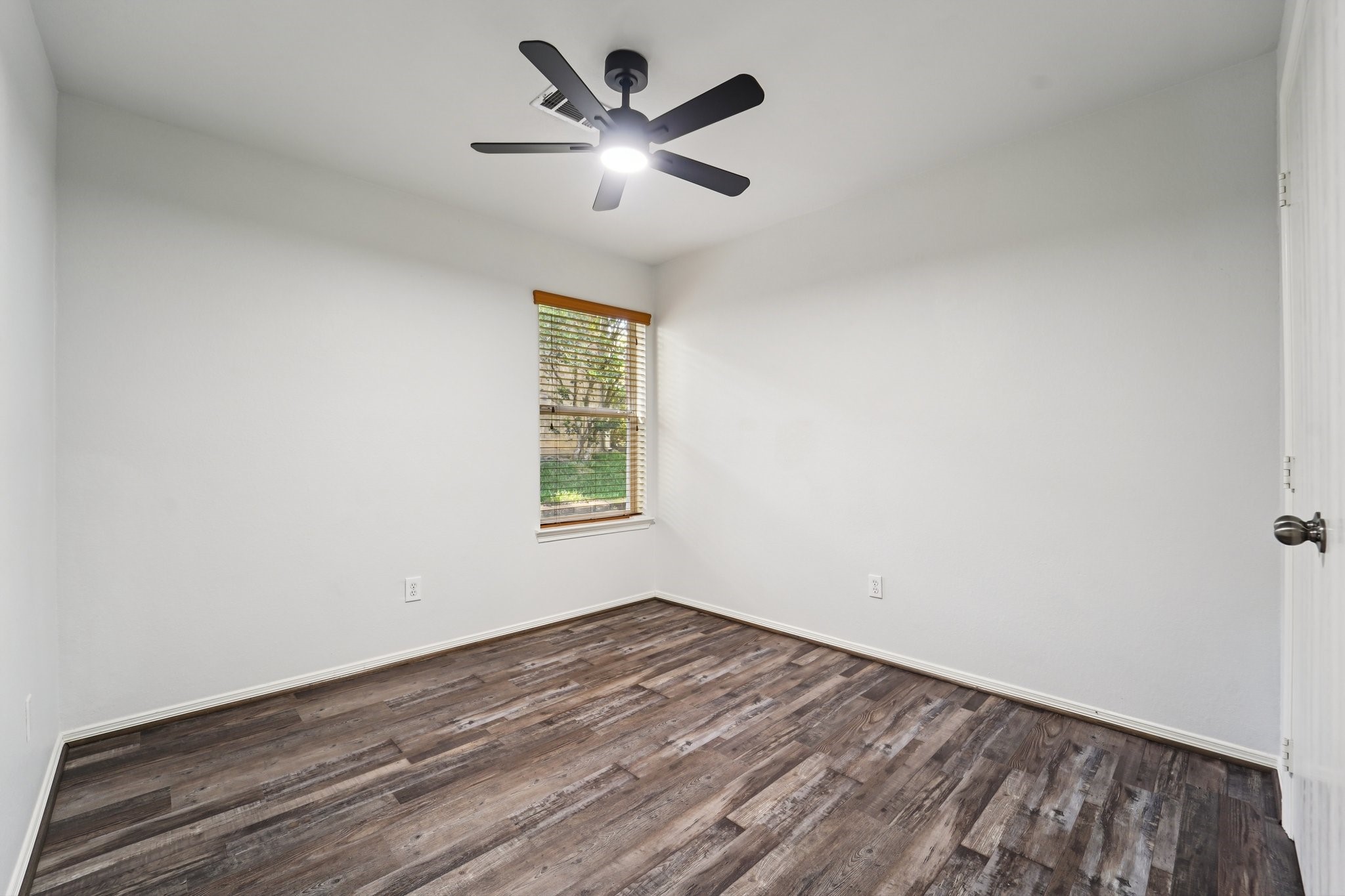 281 Mesa View Conroe, TX 77316 - Photo 21 of 38