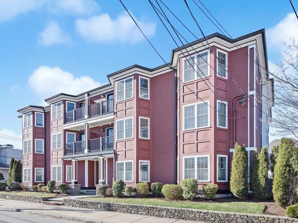 32 Common Street, Unit 2 Waltham, MA 02451 - Photo 1 of 37