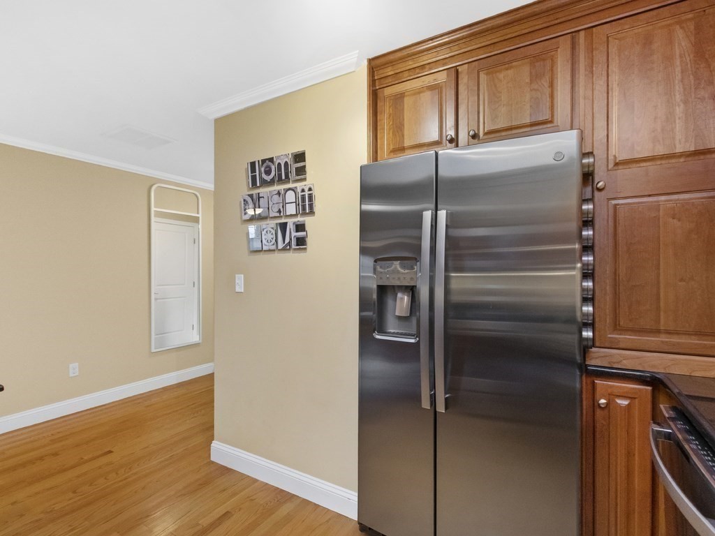 32 Common Street, Unit 2 Waltham, MA 02451 - Photo 11 of 37