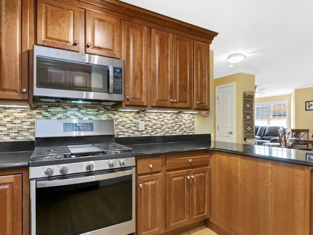 32 Common Street, Unit 2 Waltham, MA 02451 - Photo 8 of 37