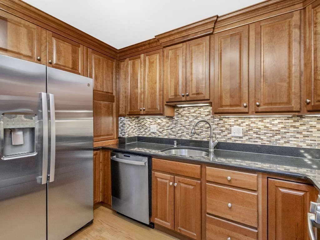 32 Common Street, Unit 2 Waltham, MA 02451 - Photo 9 of 37