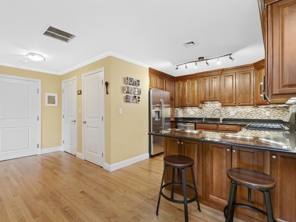 32 Common Street, Unit 2 Waltham, MA 02451 - Photo 10 of 37