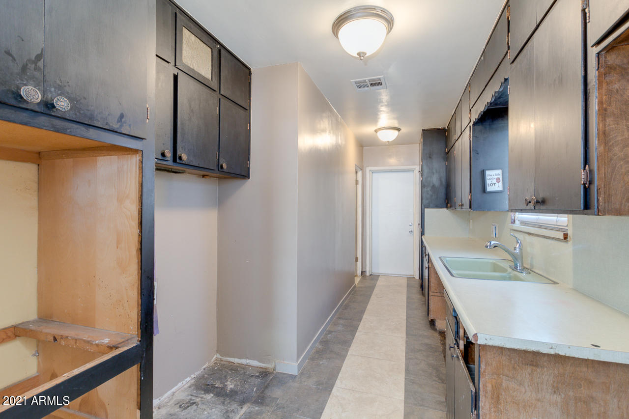 4019 West Almeria Road Phoenix, AZ 85009 - Photo 8 of 38 15-Almeria