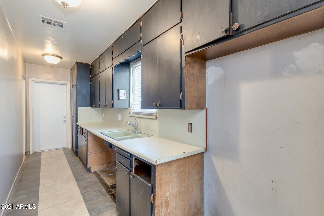 4019 West Almeria Road Phoenix, AZ 85009 - Photo 9 of 38 16-Almeria