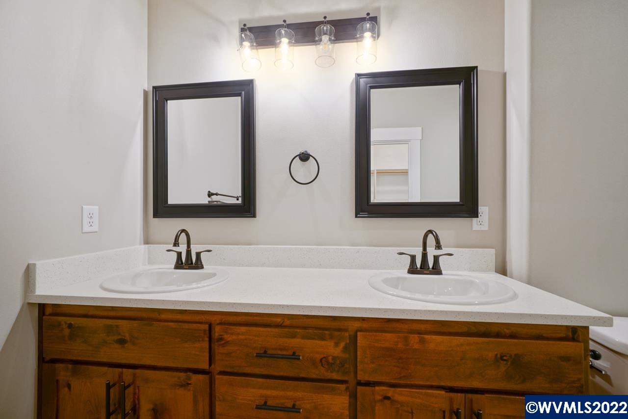 1675 Southwest Ellis Street Dallas, OR 97338 - Photo 13 of 33 Gallery Image 13