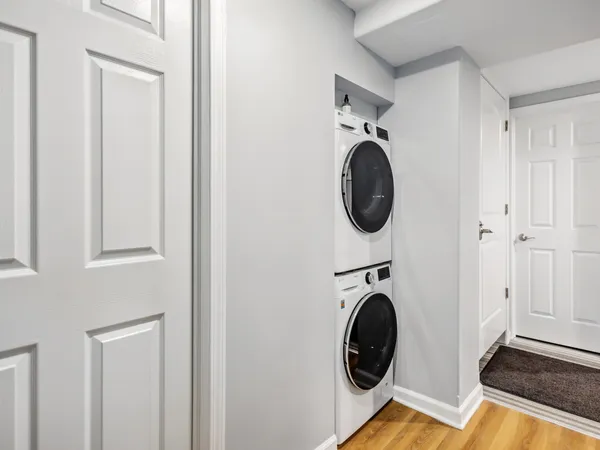 $2,850 | 2112 North Sawyer Avenue, Unit I, Chicago, IL 60647