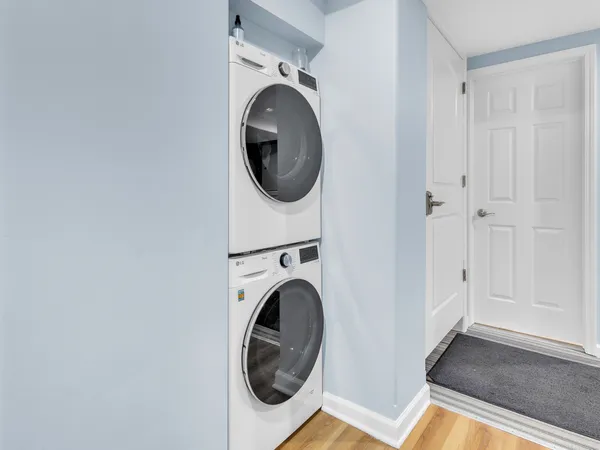 $2,850 | 2112 North Sawyer Avenue, Unit I, Chicago, IL 60647
