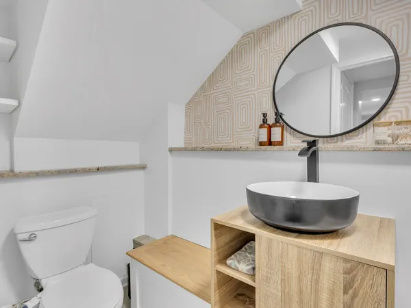 $2,850 | 2112 North Sawyer Avenue, Unit I, Chicago, IL 60647