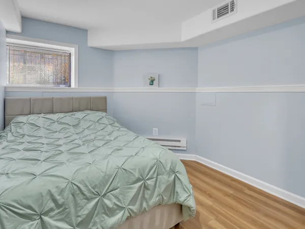 $2,850 | 2112 North Sawyer Avenue, Unit I, Chicago, IL 60647
