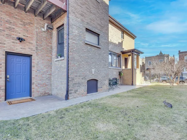 $2,850 | 2112 North Sawyer Avenue, Unit I, Chicago, IL 60647