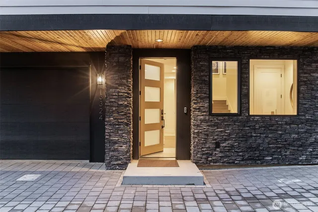 a view of entryway with a front door