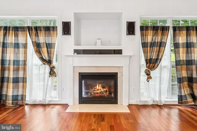 a view of empty room with wooden floor and pendant light