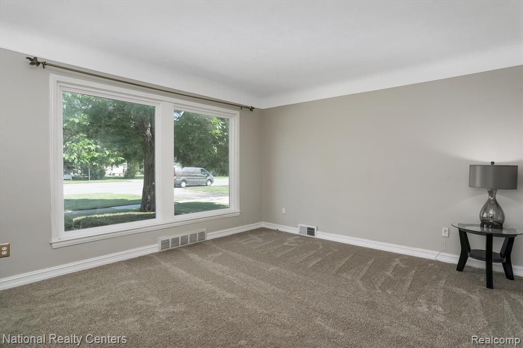 6037 Inkster Road Garden City, MI 48135 - Photo 4 of 26