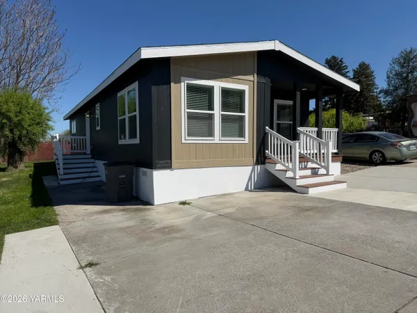 $179,900 | 402 West Maple Avenue, Unit 10, Sunnyside, WA 98944
