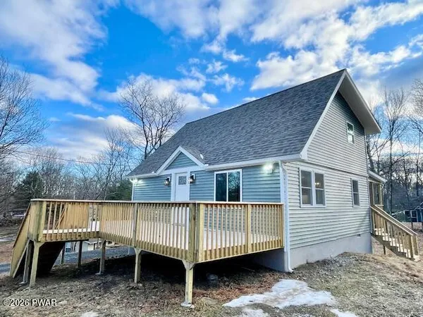 $305,000 | 102 Sandstone Drive, Dingmans Ferry, PA 18328