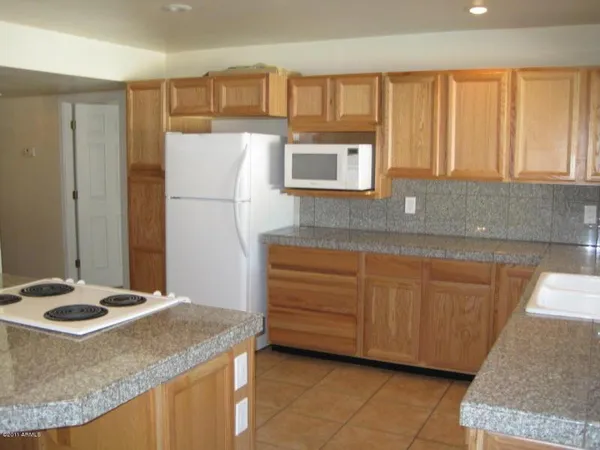 $2,825 | 718 East Manhatton Drive, Tempe, AZ 85282