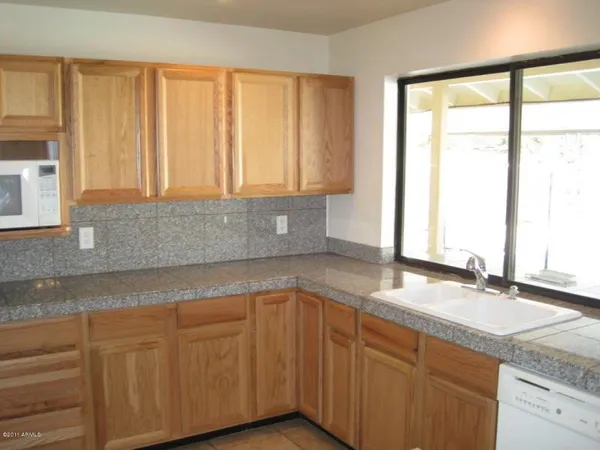 $2,825 | 718 East Manhatton Drive, Tempe, AZ 85282
