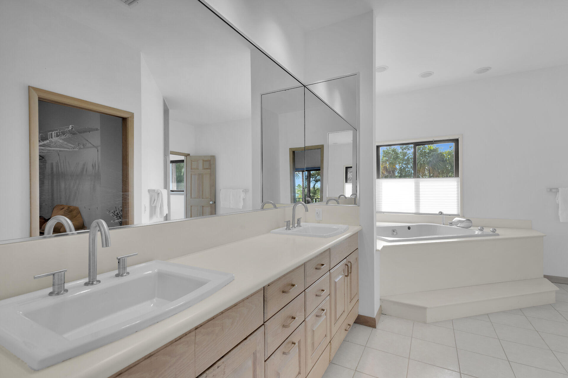 112 Bimini Drive Duck Key, FL 33050 - Photo 21 of 36 112-Bimini-Drive-master-bath
