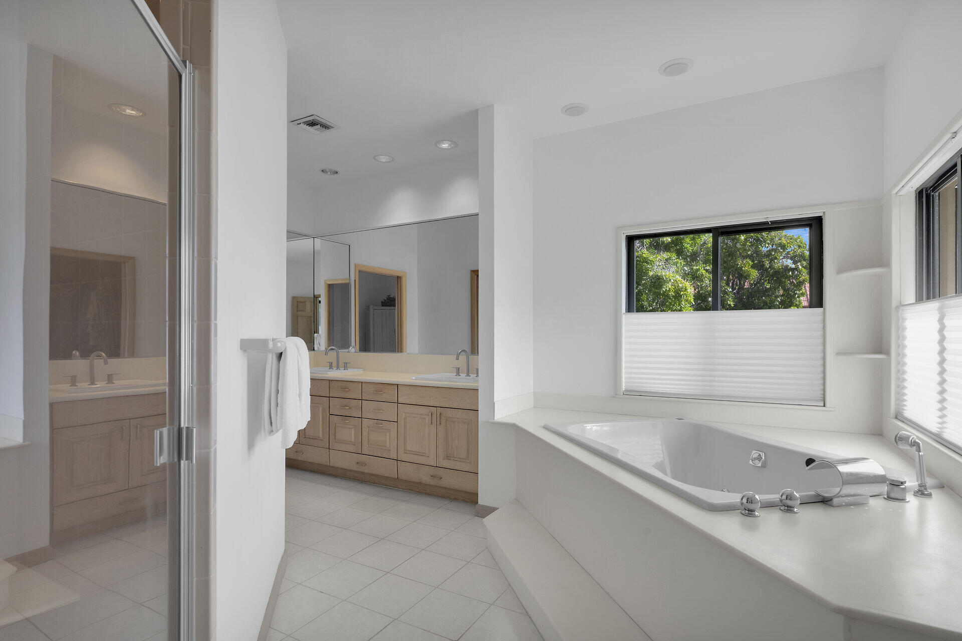 112 Bimini Drive Duck Key, FL 33050 - Photo 22 of 36 112-Bimini-Drive-master-bath-