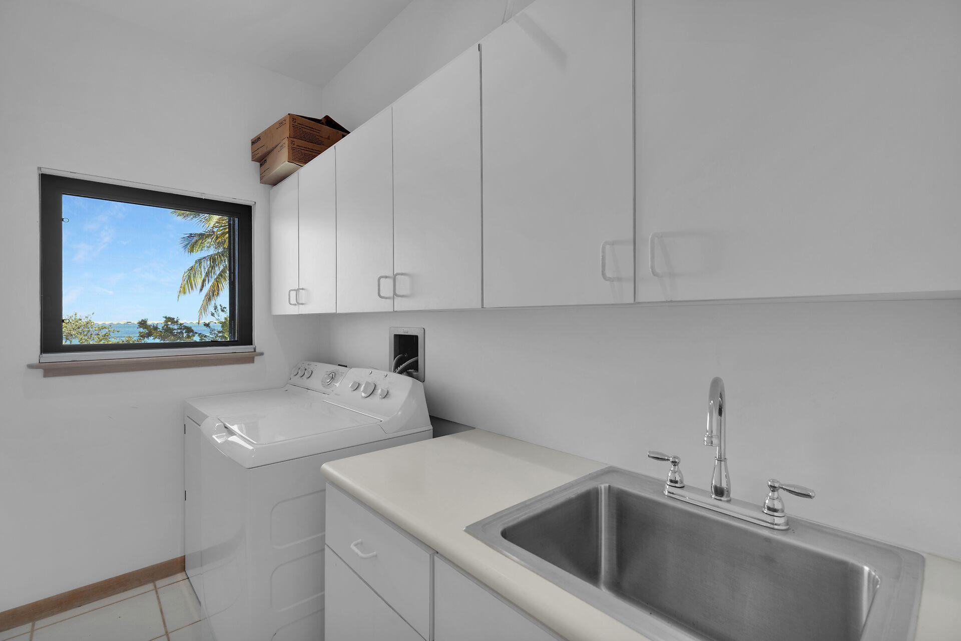 112 Bimini Drive Duck Key, FL 33050 - Photo 30 of 36 112-Bimini-Drive-laundry-room