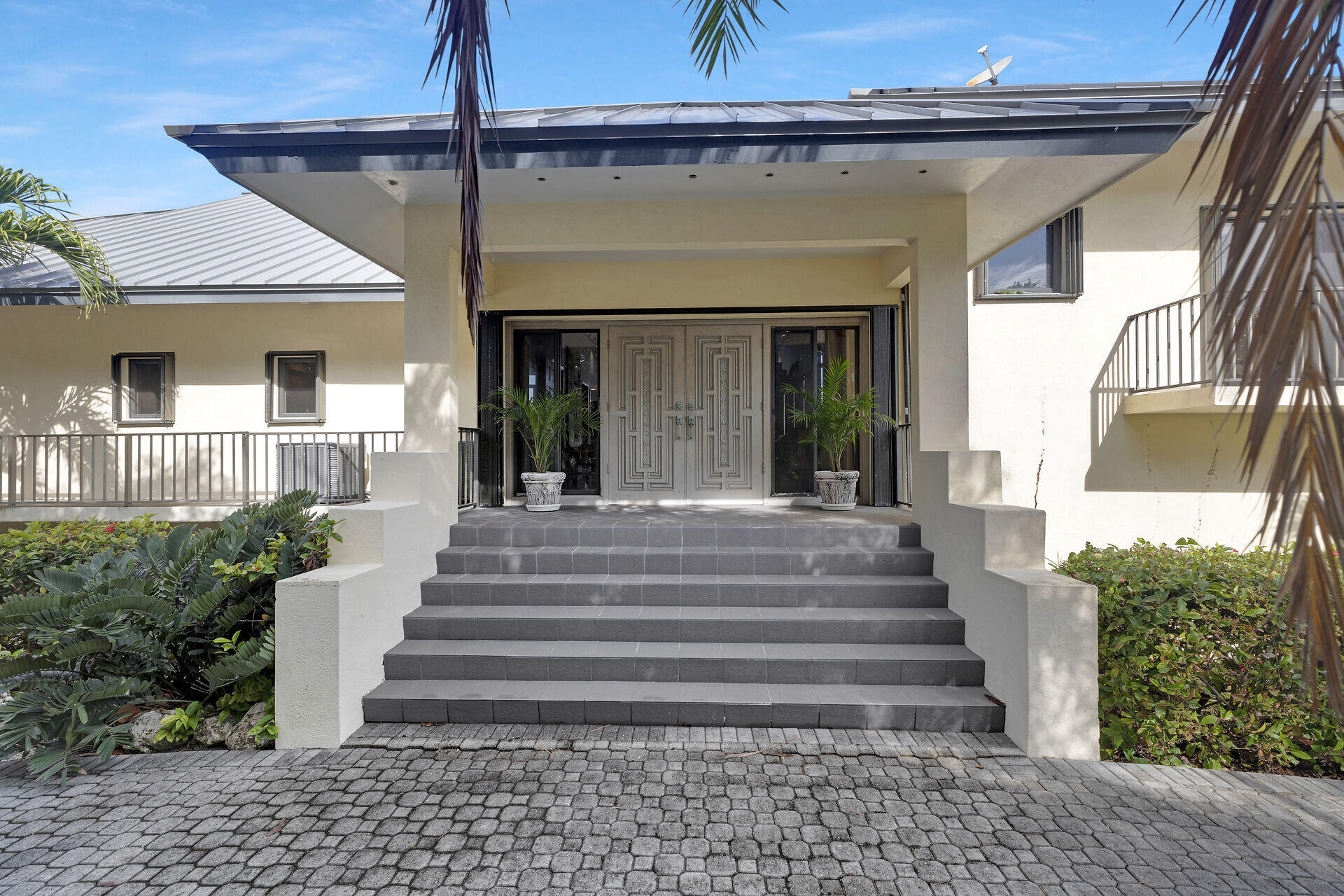 112 Bimini Drive Duck Key, FL 33050 - Photo 7 of 36 112-Bimin-Drive-front-door