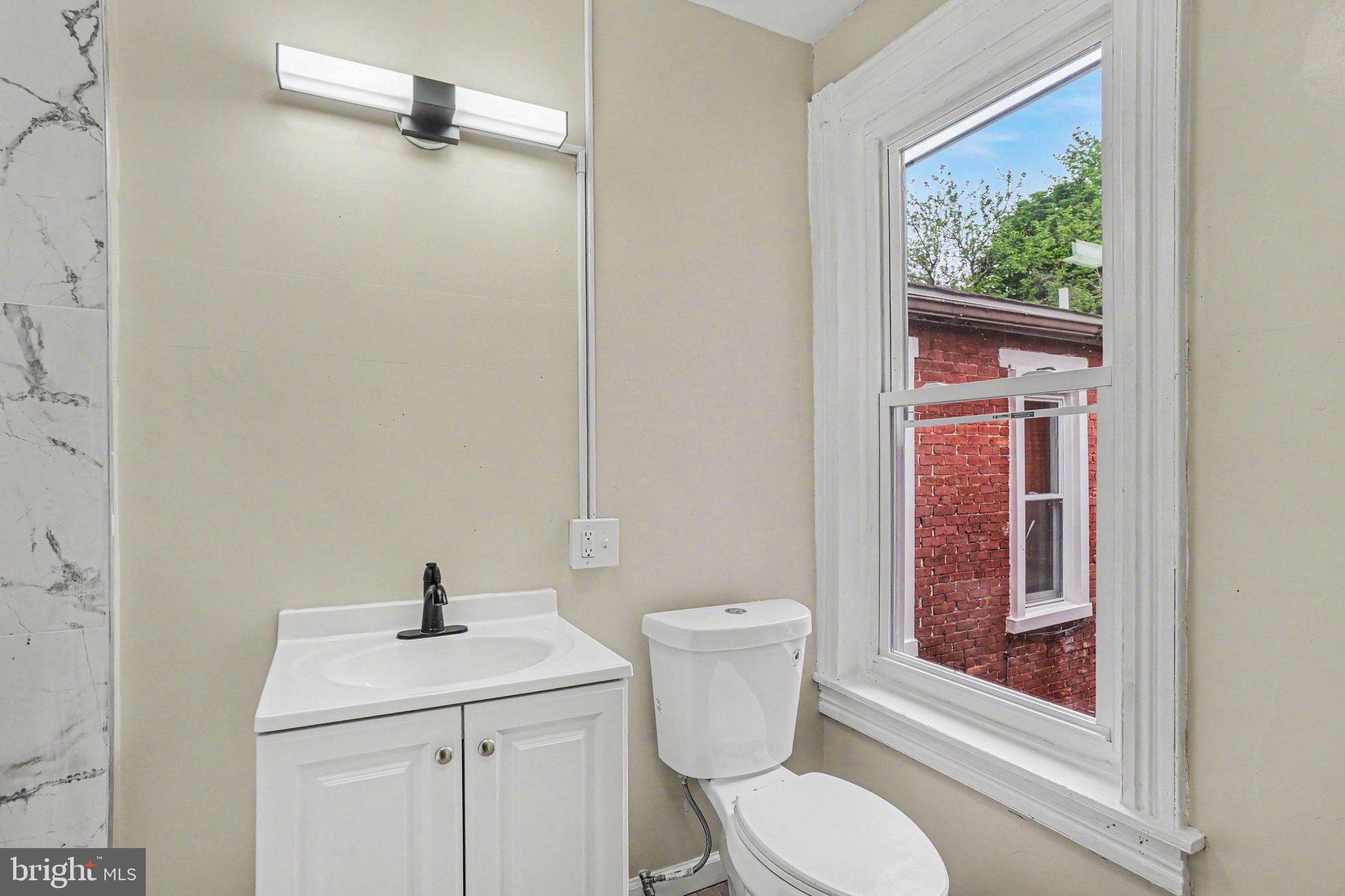 928 Rose Street Reading, PA 19601 - Photo 14 of 22 Full Bathroom 1